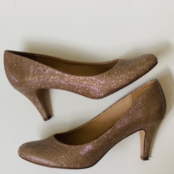 Spring gold heels - Picture 3 of 3